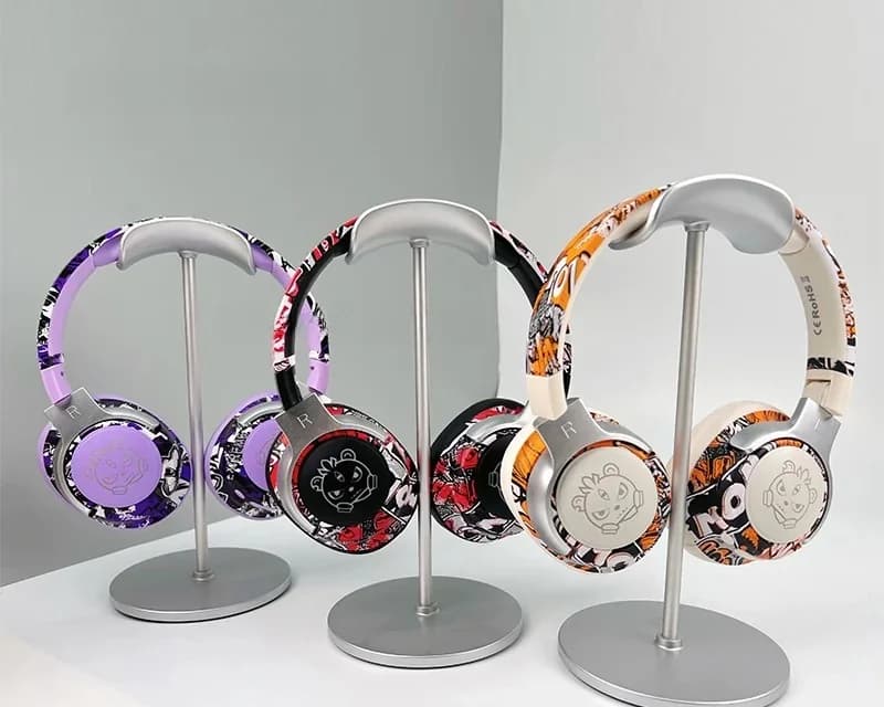 Tai nghe Bluetooth chụp tai họa tiết Graffiti, đèn RGB và mic
