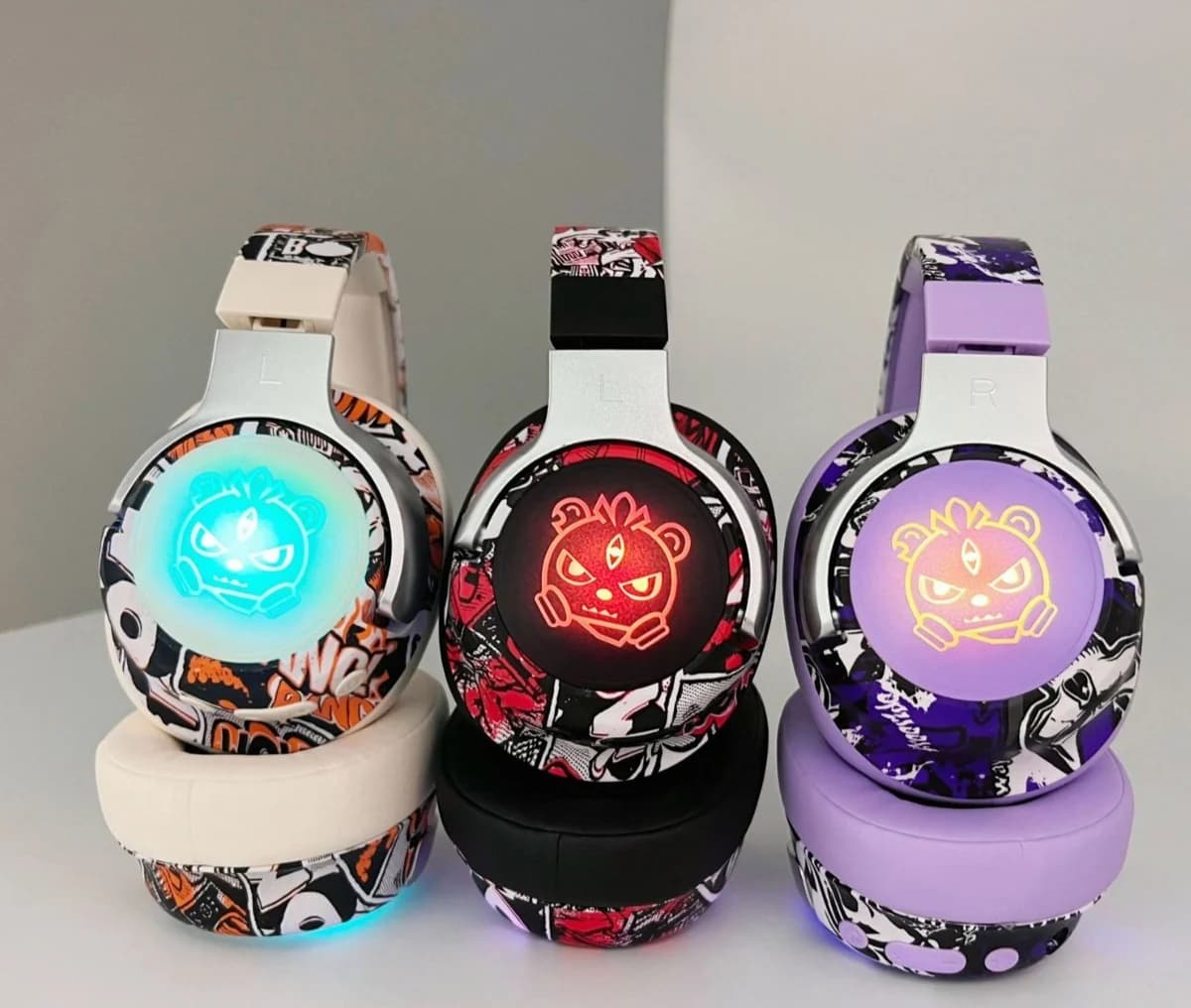 Tai nghe Bluetooth chụp tai họa tiết Graffiti, đèn RGB và mic